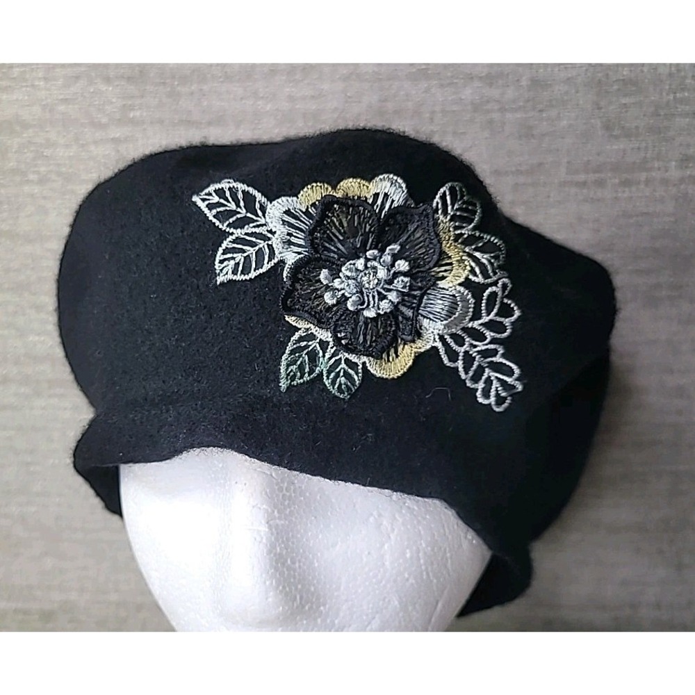 The Metropolitan Opera Black Beret With Floral Decal RARE Hat Stylish Retro RARE